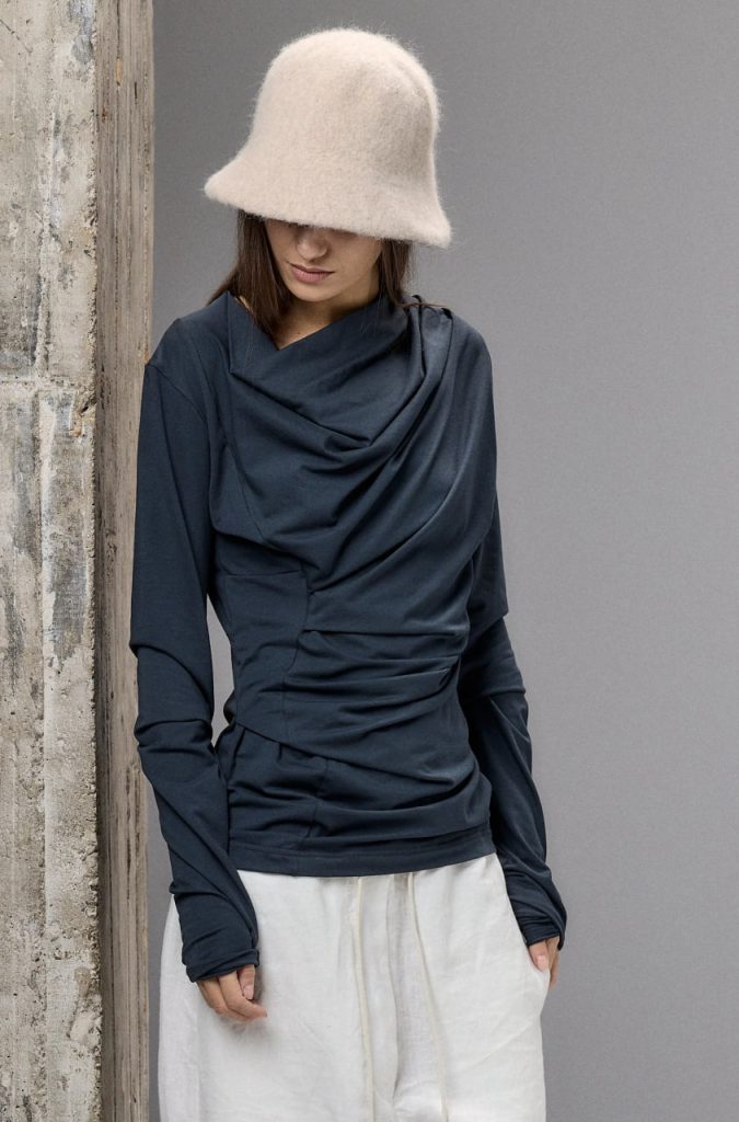 rosttya shirt 008 nvy 01 front leaning