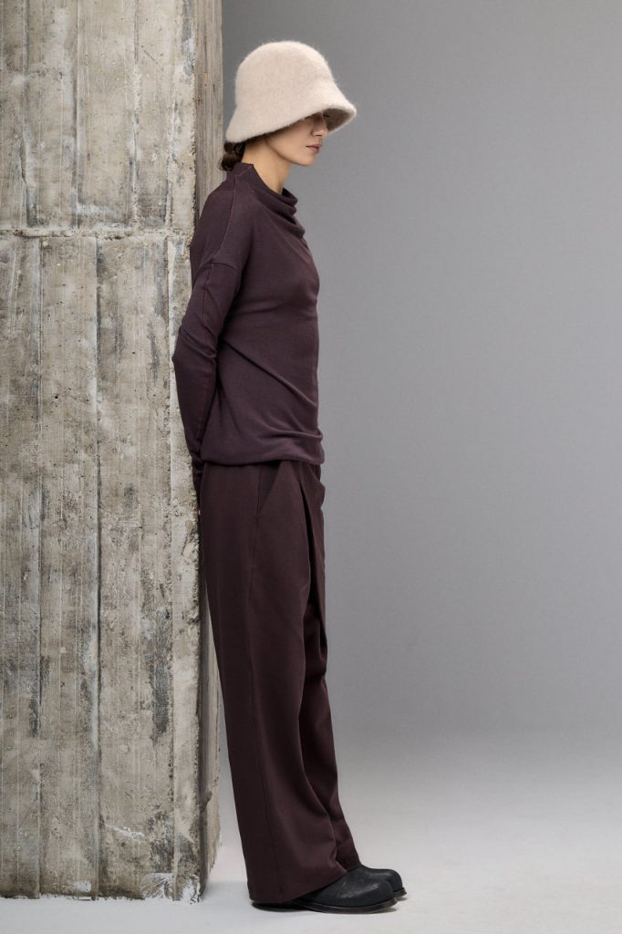rosttya shirt 009 bgy 03 side leaning